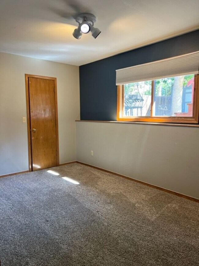 Building Photo - 3 Bedroom, 2.5 Bath Beautiful Ranch Style Home with 3 Car Attached Garage in West Fort Collins, CO