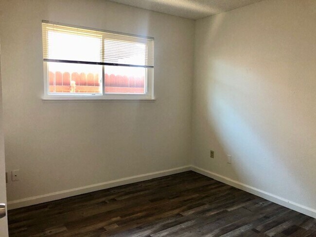 Building Photo - 7521 Blackthorne Way