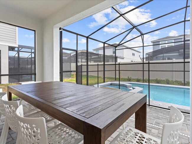 Building Photo - 2221 Lelani Cir