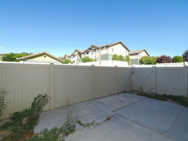 Building Photo - 1239 SilverCrest Dr