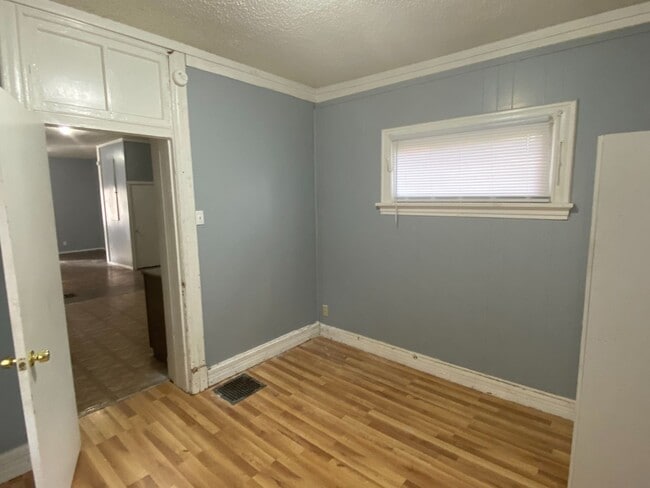 Building Photo - Spacious 2BR/1BA SFH in Benton Park West