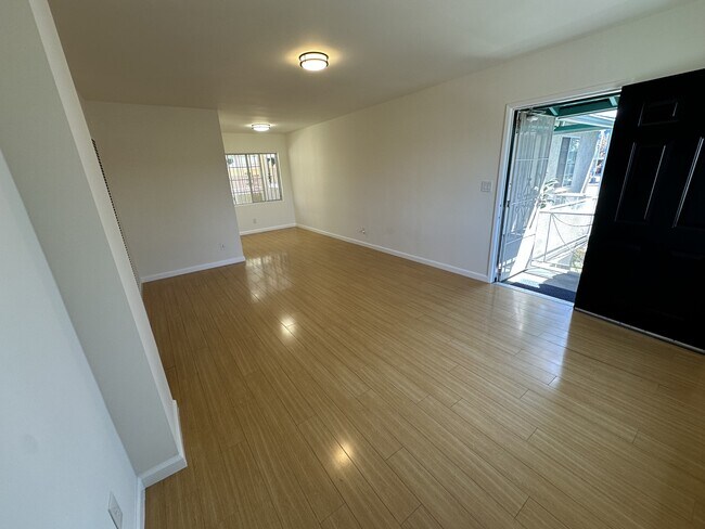 Building Photo - 223 E Burbank Blvd