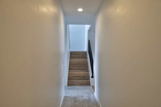 Building Photo - 2580 N W Awbrey Point Cir