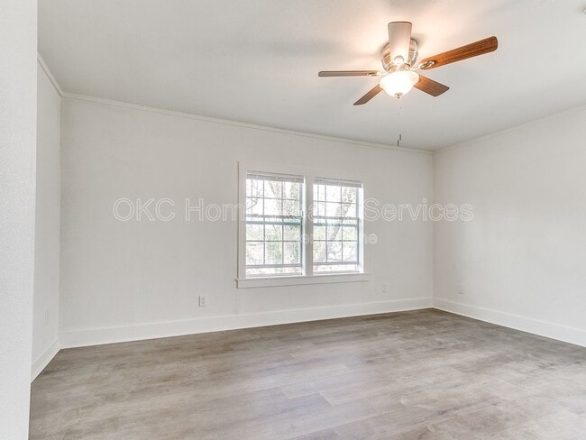 Building Photo - 1812 W Noble Ave