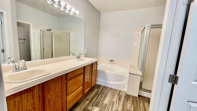 Building Photo - gated community -brand new home with 4 bed...