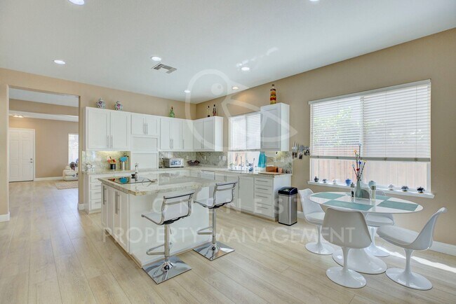 Building Photo - One of a kind, GREAT floorplan in Twelve Bridges