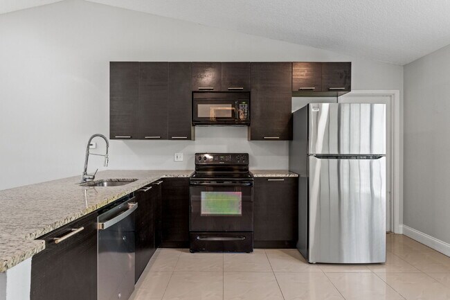 Building Photo - Charming 3-Bedroom Home with 2 Full Baths ...