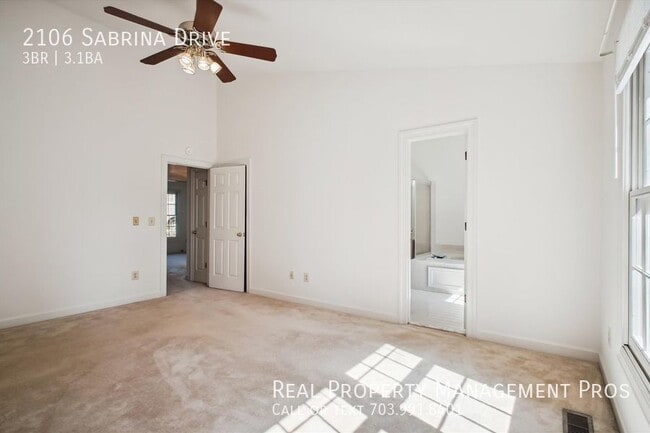 Building Photo - 2106 Sabrina Dr