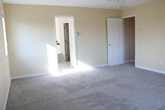 Building Photo - 9939 Sequoia Ln