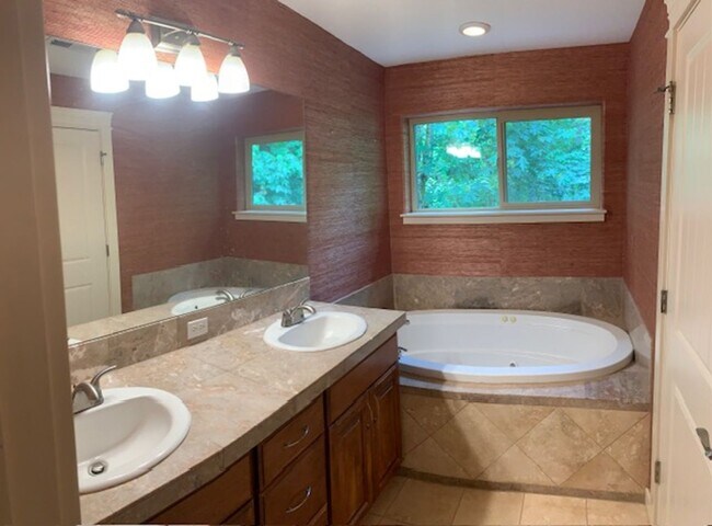 Building Photo - Starpointe Luxury Home with 6 Bedrooms, 4 ...