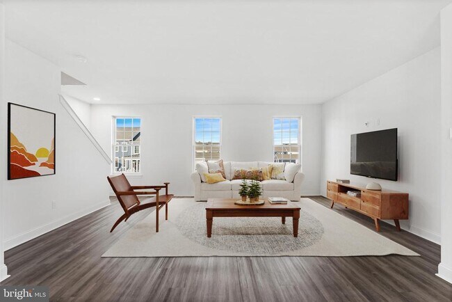 Building Photo - 872 Mapleton Ave