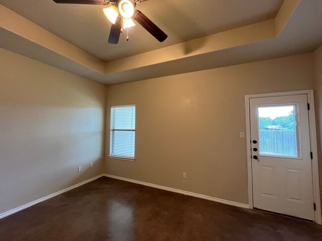 Building Photo - Luxury 3/2 Duplex in NBTX