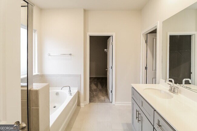 Building Photo - 5842 Un Grv Dr