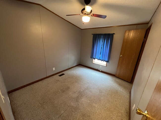 Building Photo - 3 Bedroom 2 Bath Updated Mobile Home with ...