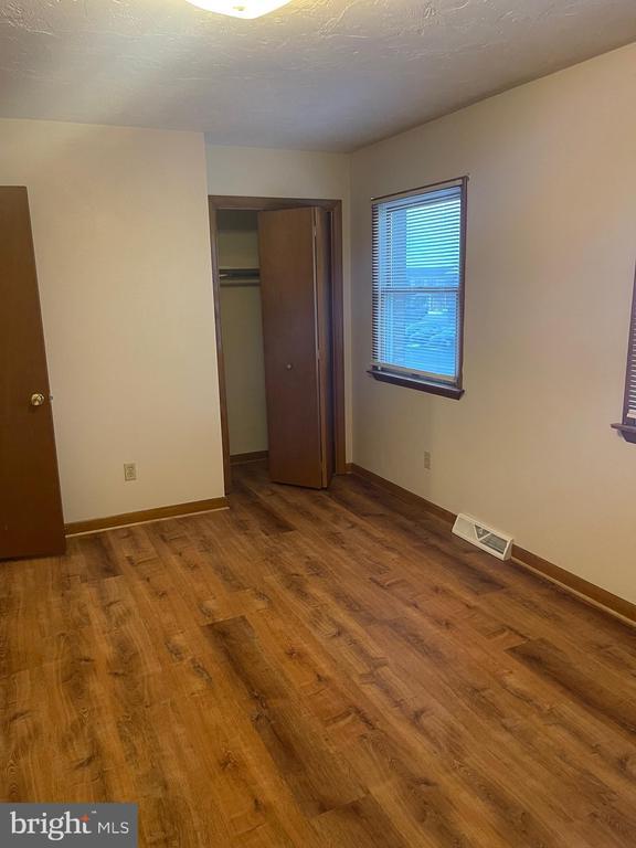 Building Photo - 14 Colonial Dr