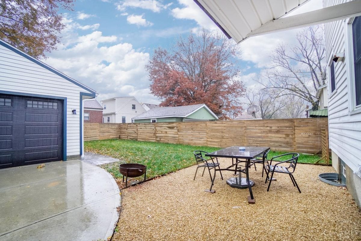 Building Photo - 6622 Bramble Ave