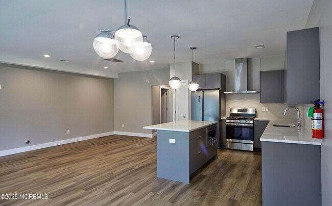 Building Photo - 52 Colfax St