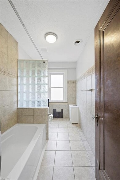 Building Photo - 3785 Washington Blvd