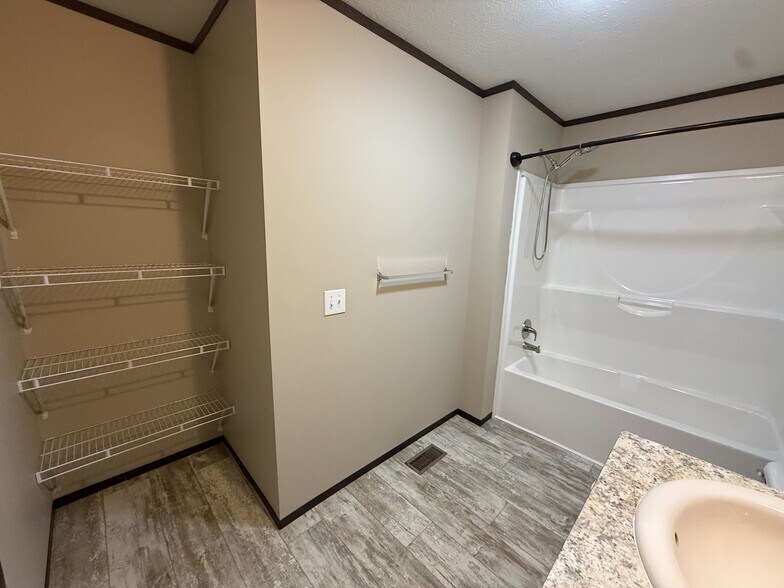 Building Photo - 11747 Cascade Cir