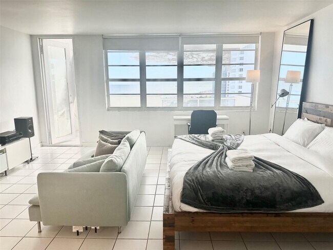 Building Photo - 100 Lincoln Rd