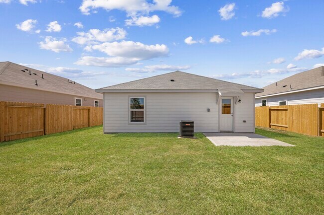Building Photo - 15866 Berry Hl Dr