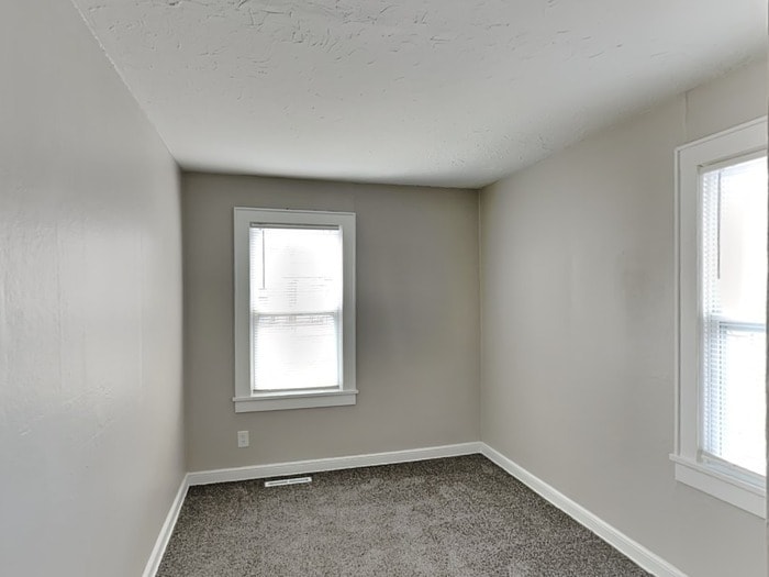 Building Photo - 2068 Reaney Ave E