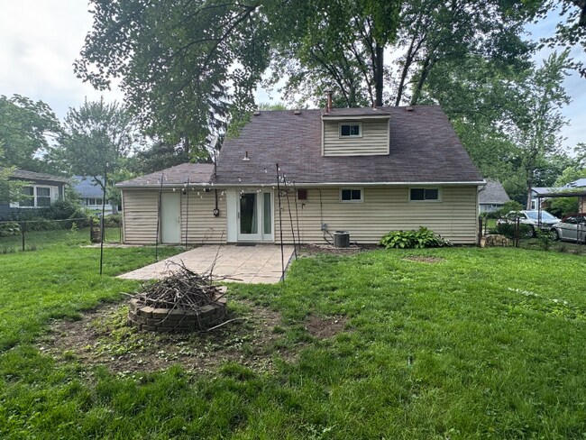 Building Photo - 1069 Caniff Rd
