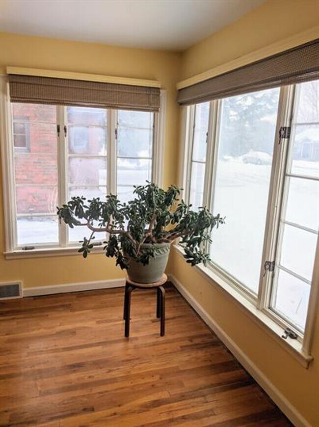 Building Photo - 303KENT