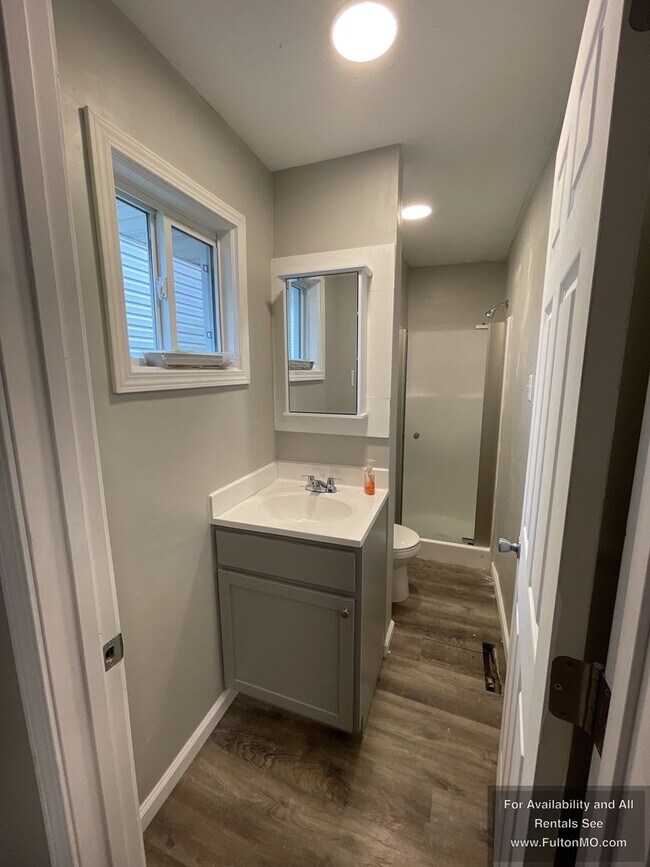 Building Photo - 300 Market St