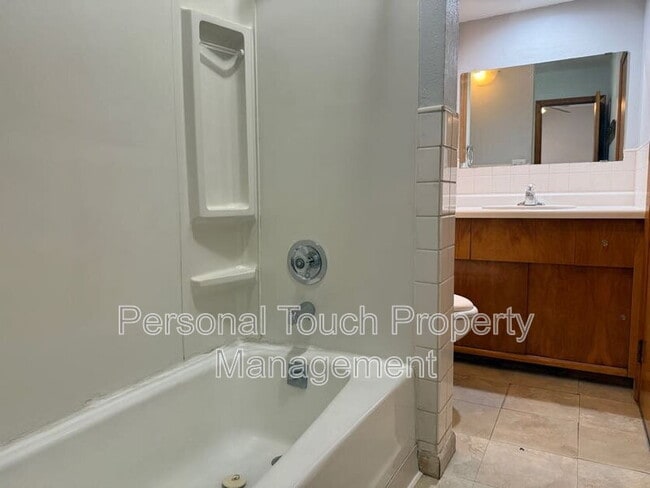 Building Photo - 57 N Terrace