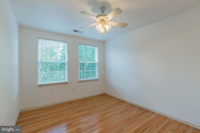 Building Photo - 105 Bridgette Pl NE