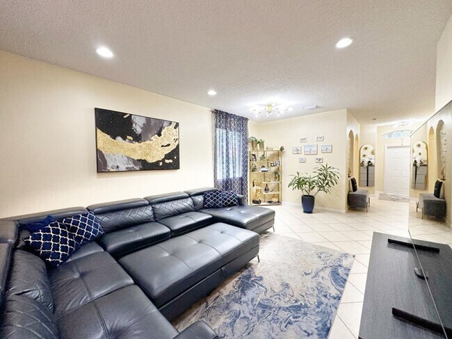 Building Photo - 5152 Woodfield Way