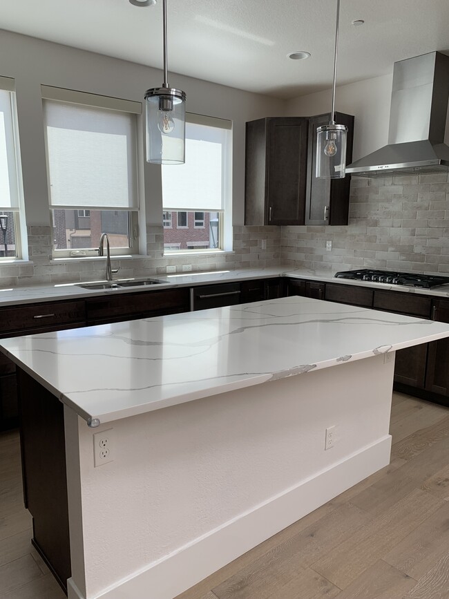 Building Photo - 525 Promenade Dr
