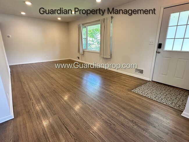 Building Photo - St Louis Park Single Family Home, Hardwood Floors, Office, Available July/Aug 1st