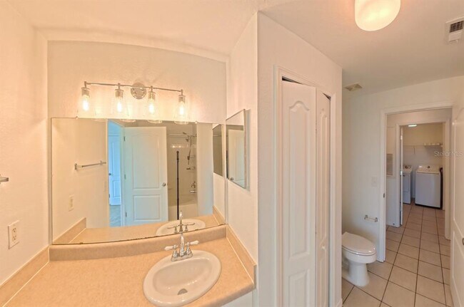 Building Photo - 4170 Central Sarasota Pkwy