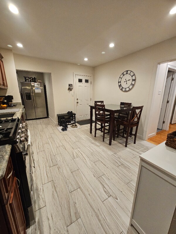 Building Photo - 275 Emerald St