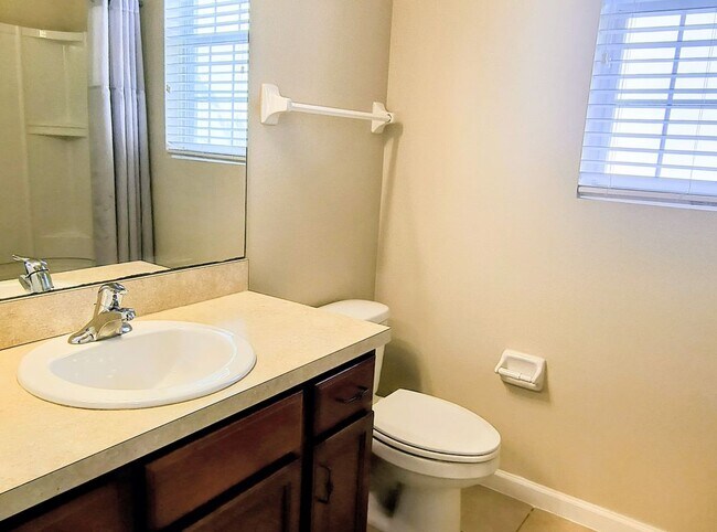 Building Photo - 490 Bismarck Way