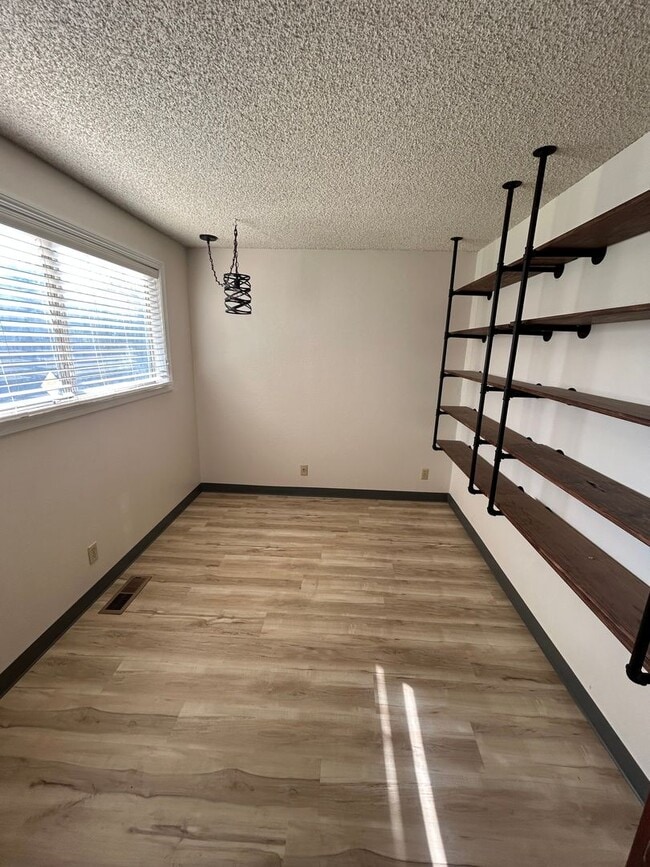 Building Photo - 2 Bedroom 2 Bath House