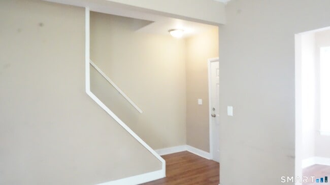 Building Photo - 136 Sherman St