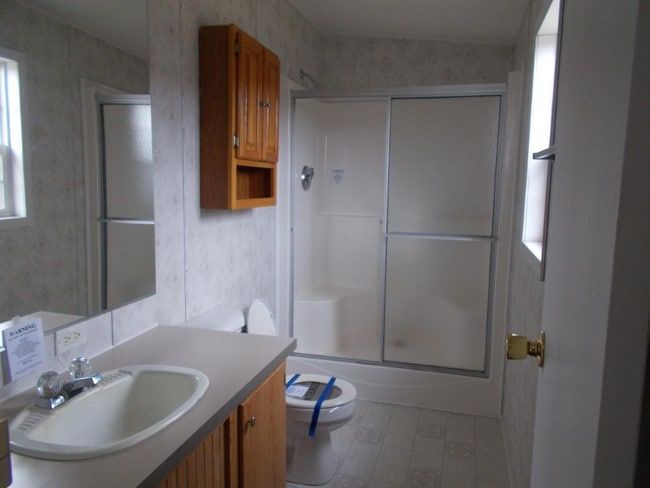 Building Photo - 422 Henry St