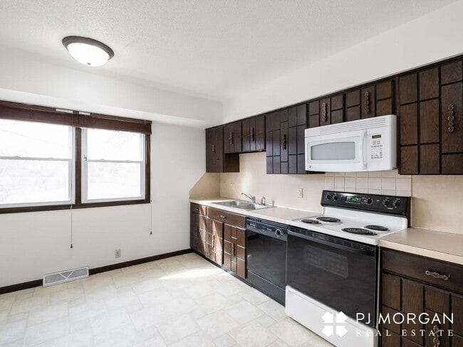Building Photo - 1312 S 118th St