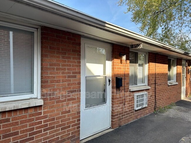 Building Photo - 1850 John Glenn Rd