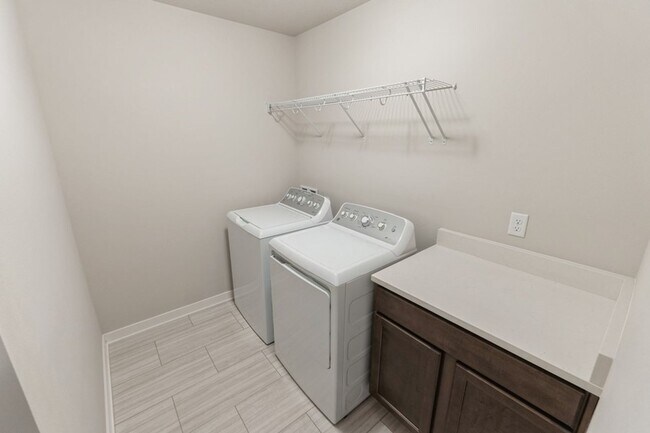 Building Photo - CORNER UNIT!! 3 Bed, 2.5 Bath Townhome in Ankeny