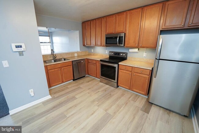 Building Photo - 641 Rosemary Dr