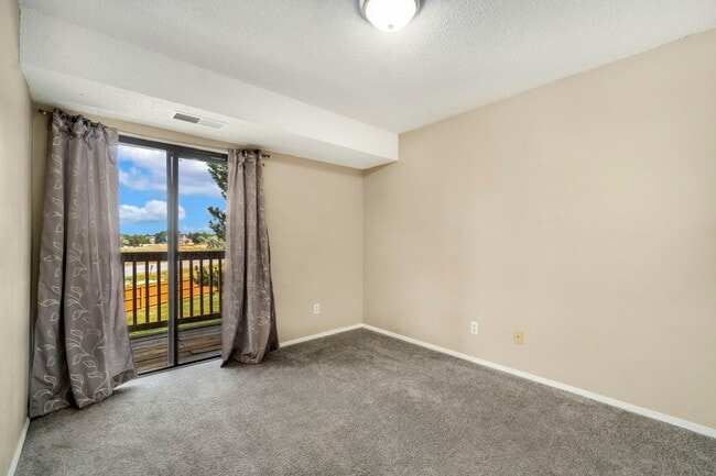 Building Photo - 9662 NW Brentwood Way