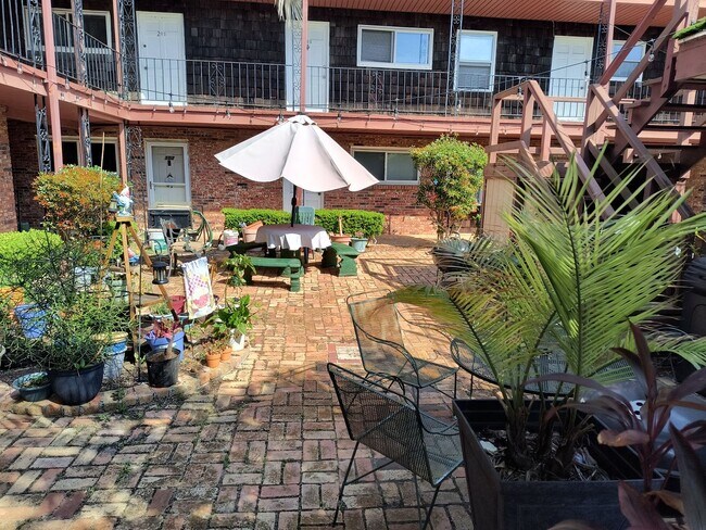 Building Photo - NEW LOWER PRICE  Wonderful 2 Bedroom 1.5 Bathroom condo