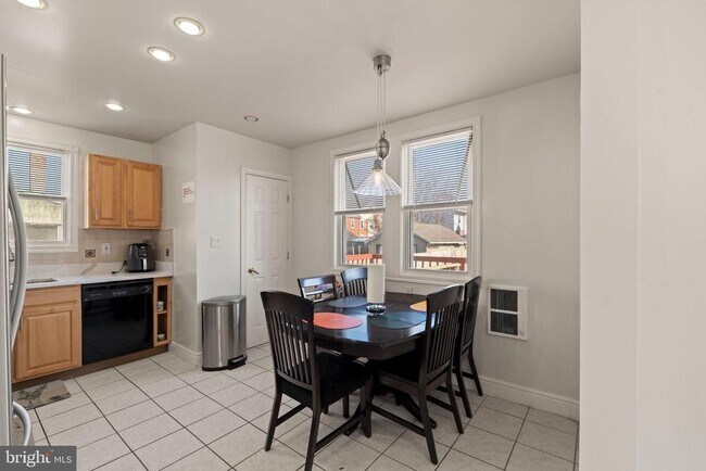 Building Photo - 233 Melrose Ave