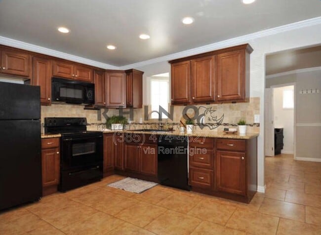 Building Photo - 174 Claybourne Ave S