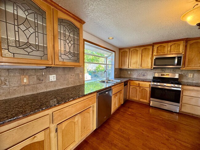 Building Photo - 2555 Westridge Dr