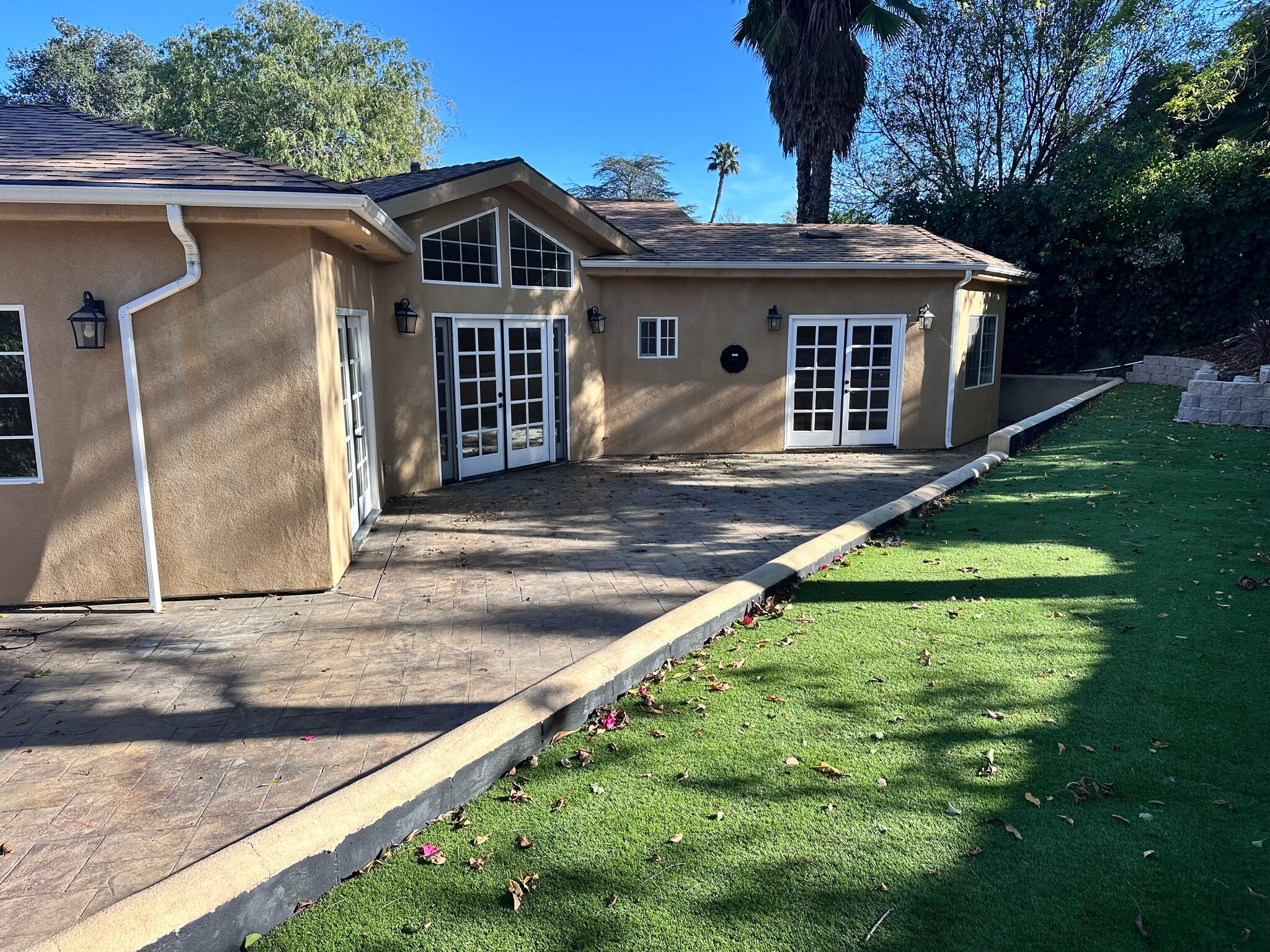 Building Photo - 5371 Topeka Dr